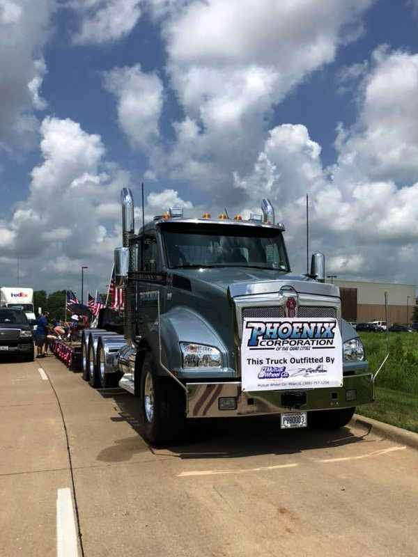 phoenix-corporation-semi-truck-parade-float
